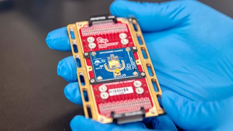 Tại sao chip máy tính lượng tử lại khó sản xuất đến vậy?