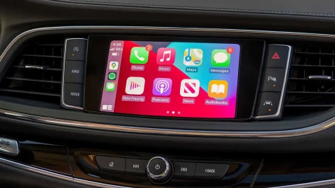 General Motors loại bỏ CarPlay và Android Auto trên cả xe xăng và xe điện – điều gì đang xảy ra?