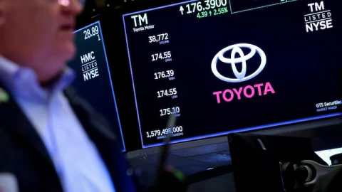 Toyota sắp phải "chở củi về rừng" để làm hài lòng Trump