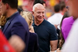 Nhà sáng lập Amazon Bezos: Hàng triệu người có thể sống trong không gian trong vài thập kỷ tới