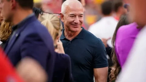 Nhà sáng lập Amazon Bezos: Hàng triệu người có thể sống trong không gian trong vài thập kỷ tới