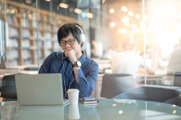 Là một blogger về AI, tôi khuyên bạn không nên vội vàng sử dụng AI