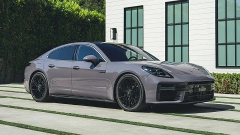 Porsche trong cơn khốn khó: lợi nhuận "bốc hơi" 99%, chiến lược EV suy sụp
