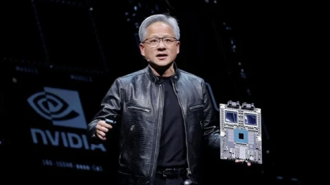 NVIDIA bác bỏ lo ngại về bong bóng AI, CEO Huang Jensen khẳng định sự khác biệt với cuộc khủng hoảng 2000