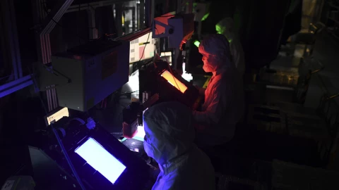 Bên trong “nhà máy tối” của TCL CSOT ở Thâm Quyến