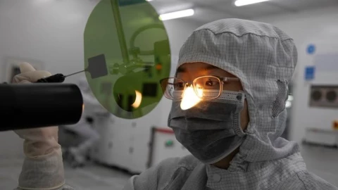 Bước tiến đột phá của Trung Quốc trong công nghệ quang khắc và chất cản quang bán dẫn