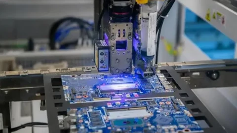 Nhật Bản lo ngại đến lúc Trung Quốc sẽ sớm sản xuất chip rẻ như đĩa DVD