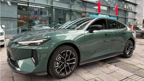 Mẫu xe điện Changan Qiyuan A06 dài 4,8m