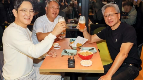 Ông chủ Samsung và Nvidia uống bia tối ở Seoul. Hai bên sẽ hợp tác gì?