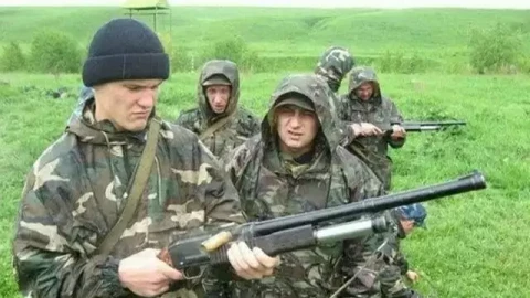 Mỹ và Nga không cấm súng, vậy tại sao lại có rất ít vụ xả súng ở Nga? Một quy tắc khiến mọi người phải bị thuyết phục