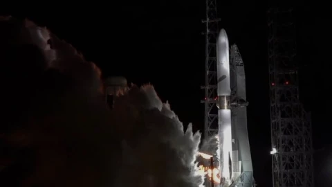 Tên lửa khổng lồ của tỷ phú Jeff Bezos không phát nổ