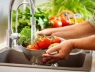 Bộ Nông nghiệp Mỹ chỉ cách rửa rau quả giúp loại bỏ thuốc trừ sâu tốt nhất