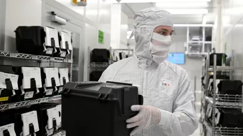 Nhà sản xuất chip Hà Lan vừa có động thái mới khiến ngành xe toàn cầu lo sợ