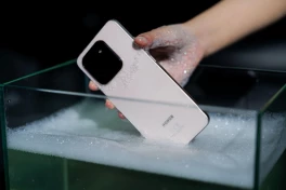 Honor X7d ra mắt tại Việt Nam: smartphone “nồi đồng cối đá” nhưng vẫn mỏng nhẹ thời trang, pin 6.500 mAh, camera 108MP, có cả nút AI chuyên dụng