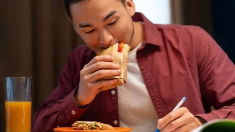 5 việc làm buổi sáng khiến thận nhanh xuống cấp