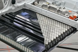 Đằng sau những vụ cháy xe điện: Sự tiến hóa của pin bị thúc ép bởi hiệu suất