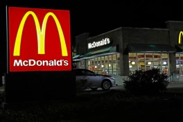 Tạo ra món... kem ăn với tương cà và bơ, chuỗi đồ ăn nhanh nổi tiếng McDonald's "quay xe" với hệ thống đặt hàng bằng AI