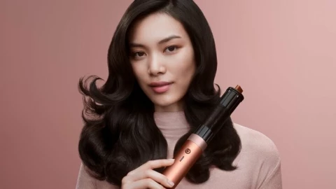 Dyson "khoác áo" màu Amber Silk cho loạt sản phẩm tóc cao cấp, giá từ 12,99 triệu, hướng đến mùa lễ hội cuối năm