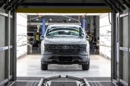 Không ngán thuế 100%: Ford tái định vị xe điện, tập trung vào nền tảng giá rẻ để thắng cuộc chiến chi phí
