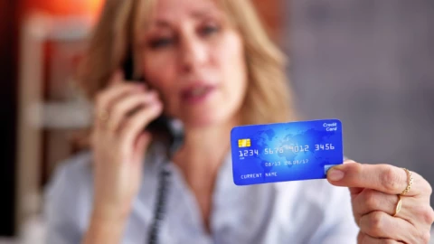 Lừa đảo mạo danh ngân hàng bùng nổ, rủi ro cao cho người dùng