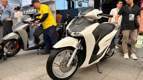 Ngắm nhanh Honda SH160 ABS 2025 thế hệ mới: Khác biệt gì so với phiên bản tiền nhiệm?