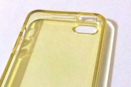 Mẹo tẩy trắng ốp lưng điện thoại dẻo bị ố vàng