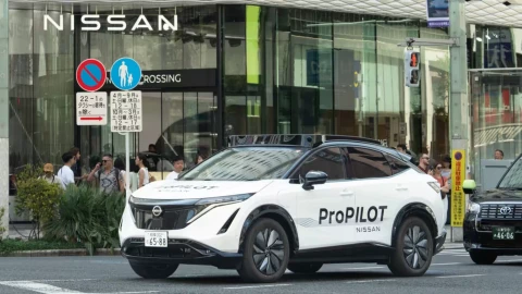 Nhật đặt mục tiêu có 10.000 xe buýt, taxi tự lái vào năm 2030