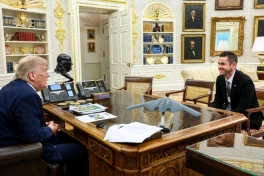 Tổng thống Trump đề cử lại Giám đốc NASA, đẩy nhanh tiến độ đưa người lên Mặt trăng