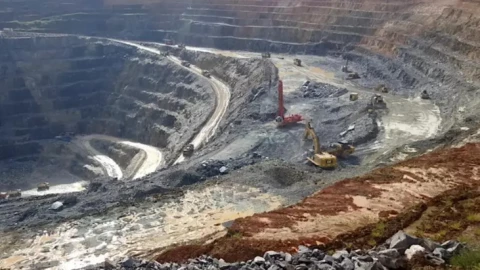 Vì sao một mỏ quặng sắt có thể thay đổi toàn bộ bản đồ tài nguyên thế giới?