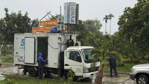 VNPT điều xe phát sóng tự hành và trạm phát sóng dã chiến chống bão Kalmaegi