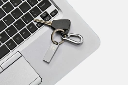 Nên mua USB hay ổ cứng gắn ngoài? Đây là lời khuyên từ chuyên gia công nghệ