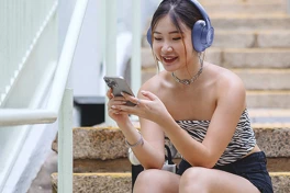 Tai nghe JBL Tune 730BT có thời gian sử dụng lên đến 76 giờ!