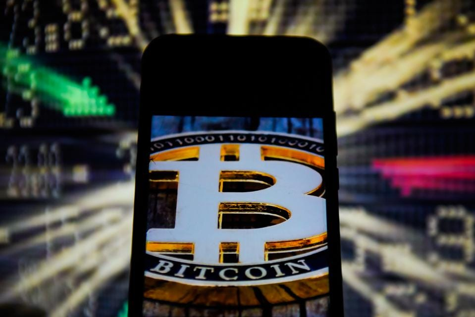 Dự đoán giá bitcoin: Bitcoin có thể sắp tăng lên 100.000 USD và Ethereum lên 5.000 USD 