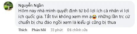 Đây mới là fan chân chính! Tối nay tắt TV, lên giường đắp chăn, dỏng tai sang nhà hàng xóm