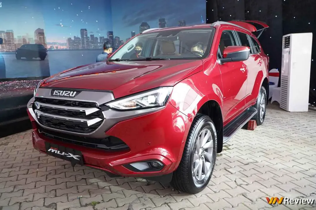 ISUZU All New mu-X 2022 ra mắt tại Việt Nam: SUV cỡ trung, cạnh tranh Everest, Fortuner, giá từ 900 triệu đồng