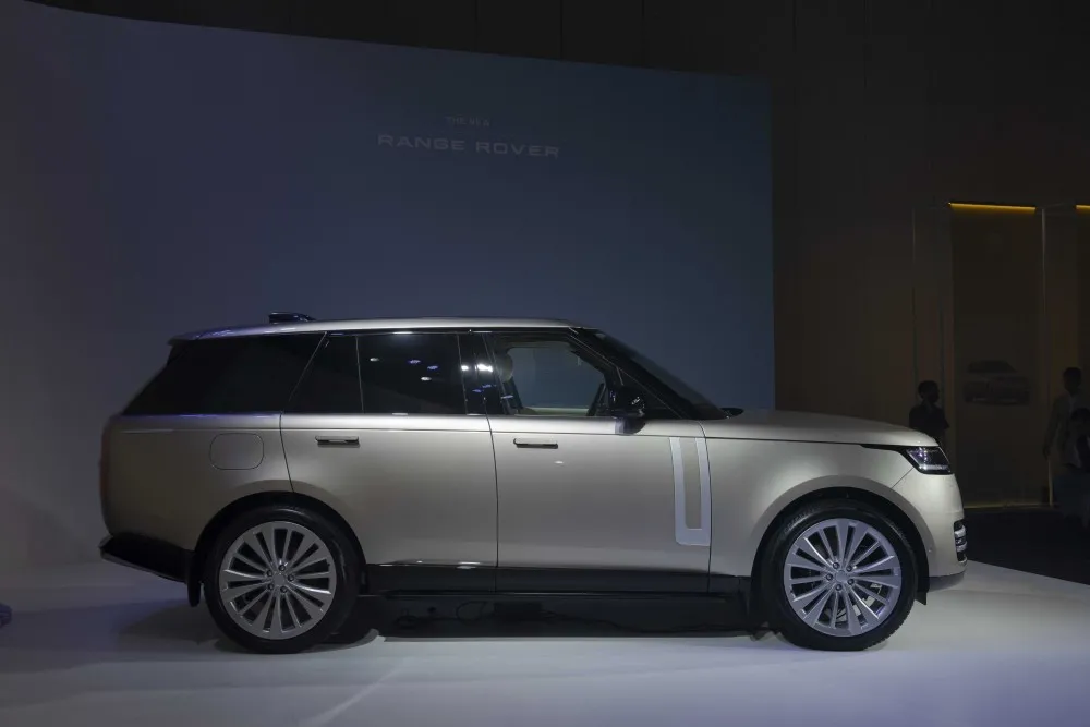 Land Rover Range Rover mới ra mắt Việt Nam, giá từ 11,2 tỷ đồng