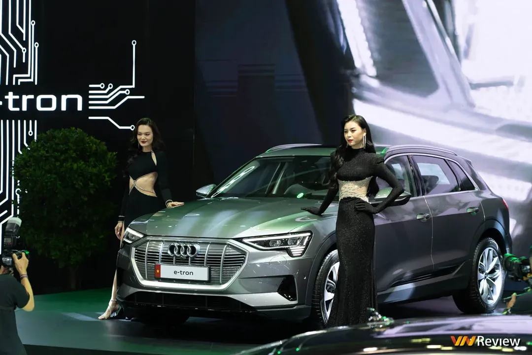 Triển lãm ô tô lớn nhất Việt Nam - Vietnam Motor Show 2022 chính thức khai mạc: hàng loạt xe điện trình làng