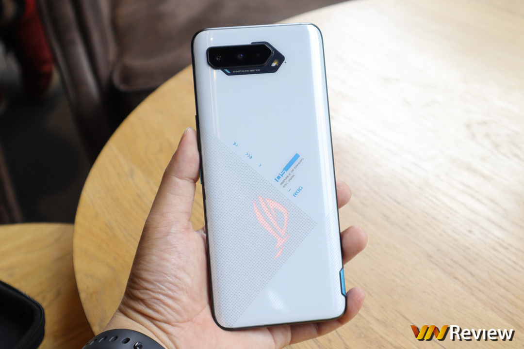 Trên tay Asus ROG Phone 5: khẳng định vị trí trùm cuối gaming phone