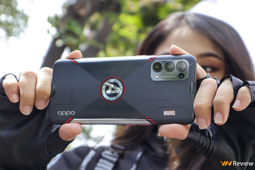 Trên tay Oppo Reno 5 Marvel Edition: Món quà thú vị cho các fan Avengers