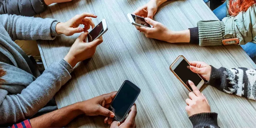Smartphone và mạng xã hội đang hủy hoại giới trẻ