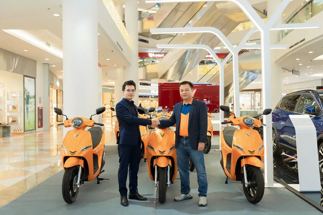 Ahamove đầu tư 200 xe VinFast và triển khai dịch vụ cho thuê xe máy điện