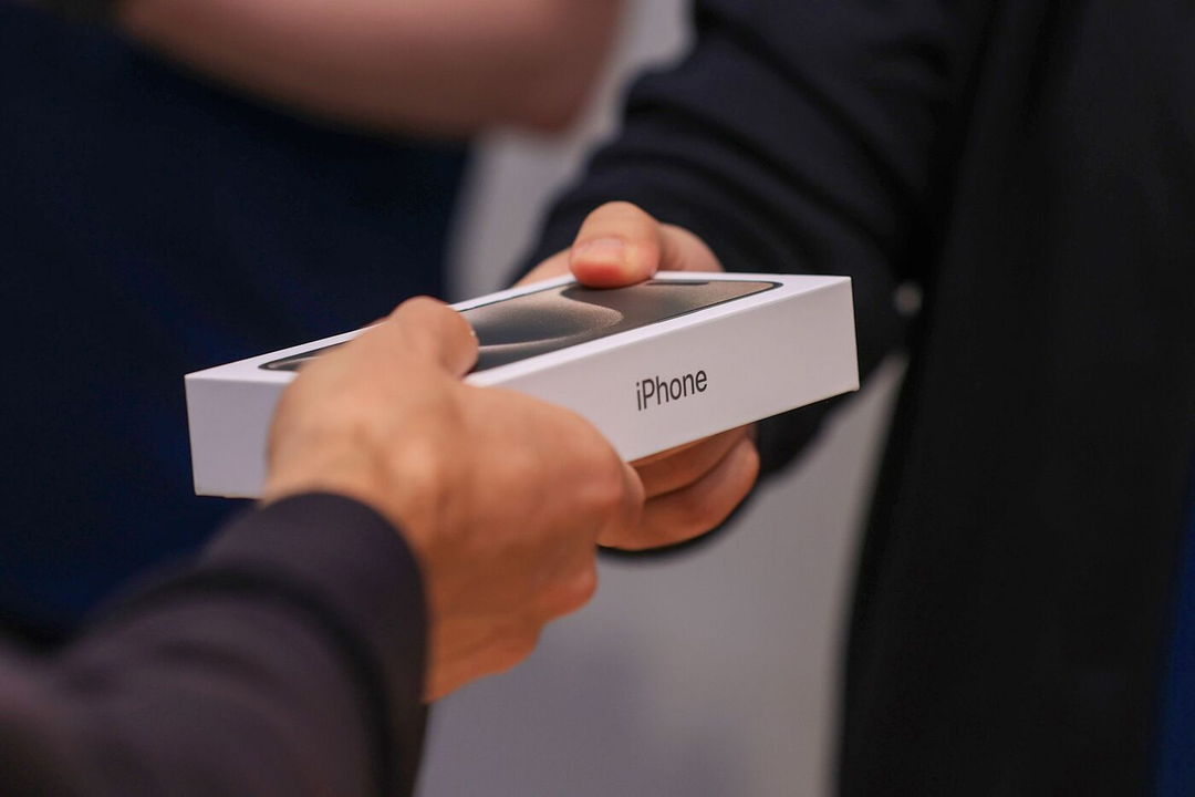 Apple Store sắp có thiết bị cập nhật phần mềm cho iPhone không cần mở hộp
