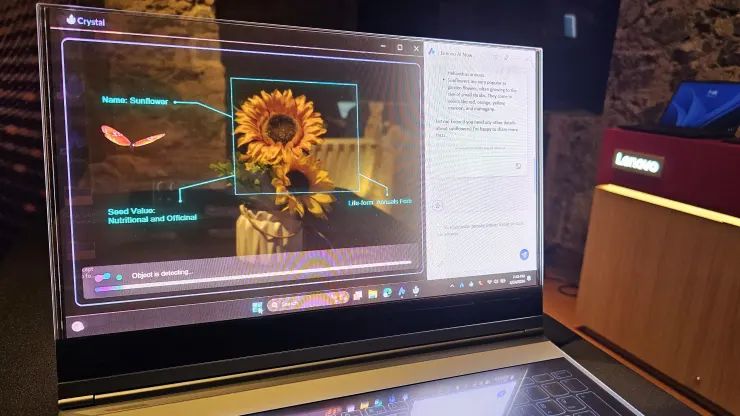 Lenovo khoe laptop màn hình trong suốt