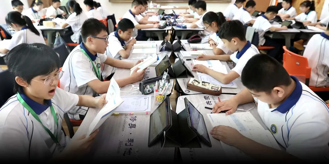 Trung Quốc cấm nhà trường ép buộc học sinh mua thiết bị điện tử để phục vụ giảng dạy