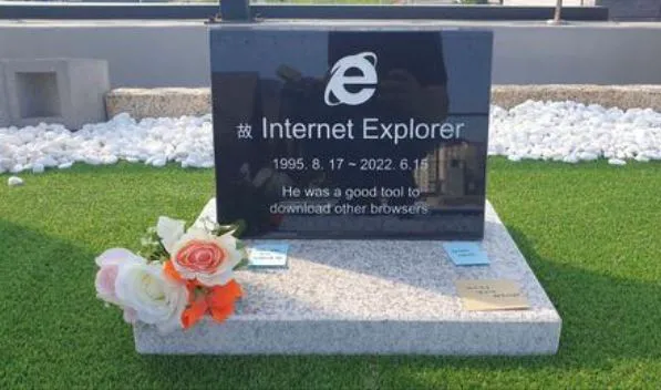 thumbnail - Vô cùng thương tiếc! Kỹ sư phần mềm Hàn lập bia mộ cho Internet Explorer
