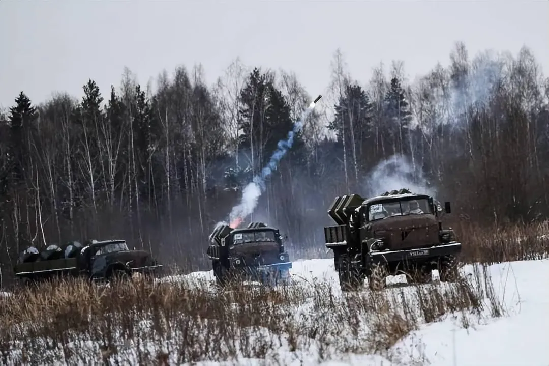 Chiến tranh mìn! Nga và Ukraine đua nhau điều động các phương tiện gài mìn