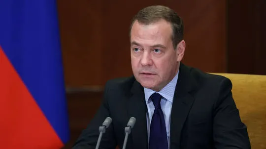 Medvedev đáp trả khi cựu tướng Mỹ đe dọa tấn công Crimea, tiêu diệt Hạm đội Biển Đen