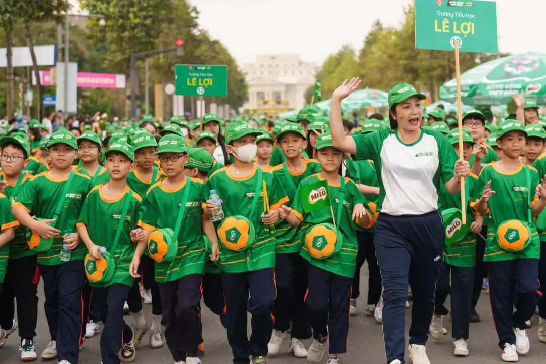 7.500 học sinh cùng phụ huynh tham gia Ngày hội đi bộ Nestlé MILO tại Nghệ An