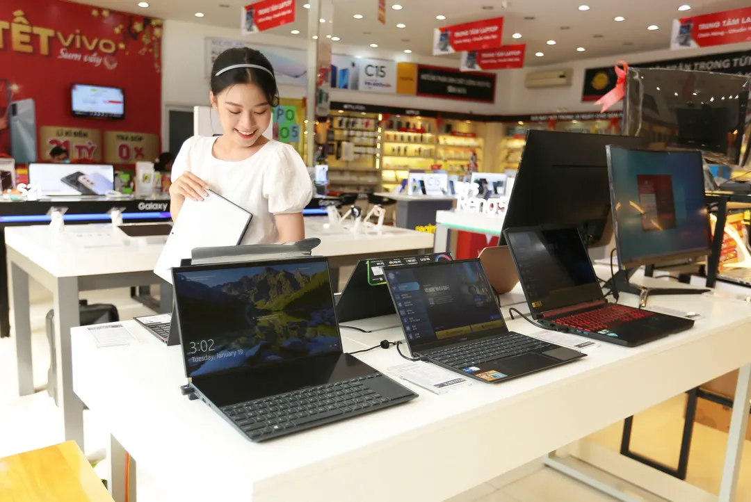 Laptop tại Việt Nam liên tục giảm giá hàng chục triệu đồng nhưng vẫn “ế”