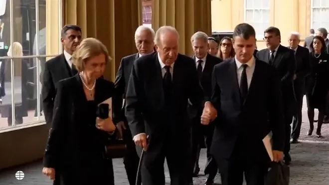 Khách mời nổi bần bật trong lễ tang Nữ hoàng Anh: Vua Tây Ban Nha thất sủng vì bê bối đời tư, có đến hàng ngàn nhân tình